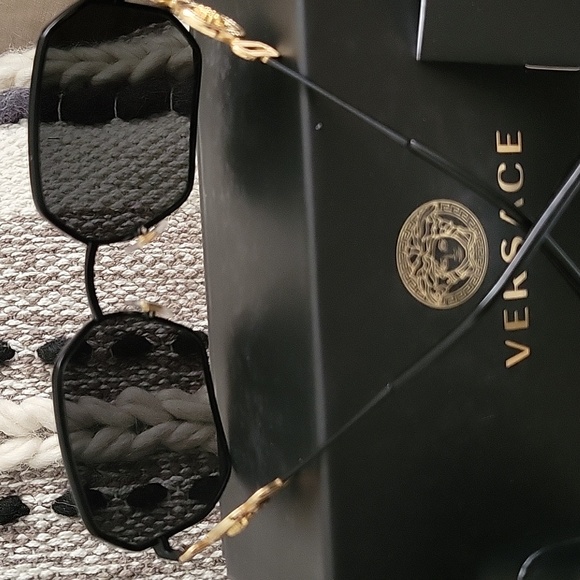 Versace Ve2248 55mm Hexagonal Sunglasses, Medusa Temple Hardware,  Matte Blk - Picture 4 of 13